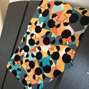 LulaRoe Mickey/Minnie leggings OS